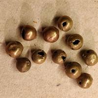 11 stk. gamle perler i messing, fra Afrika.